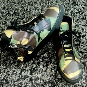 Moschino sneakers lightly worn …great condition